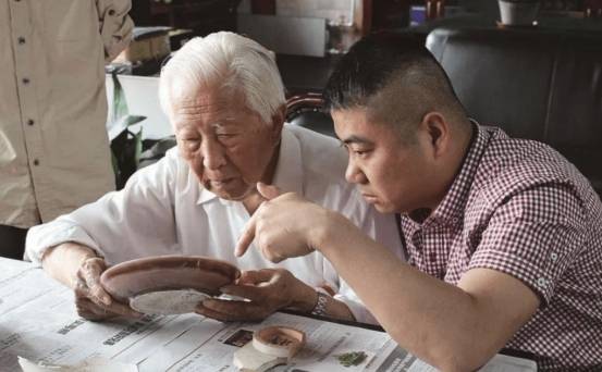 要做哪些准备？有什么便捷方式吗？瓦力棋牌游戏参与艺术品拍卖会前需(图2)