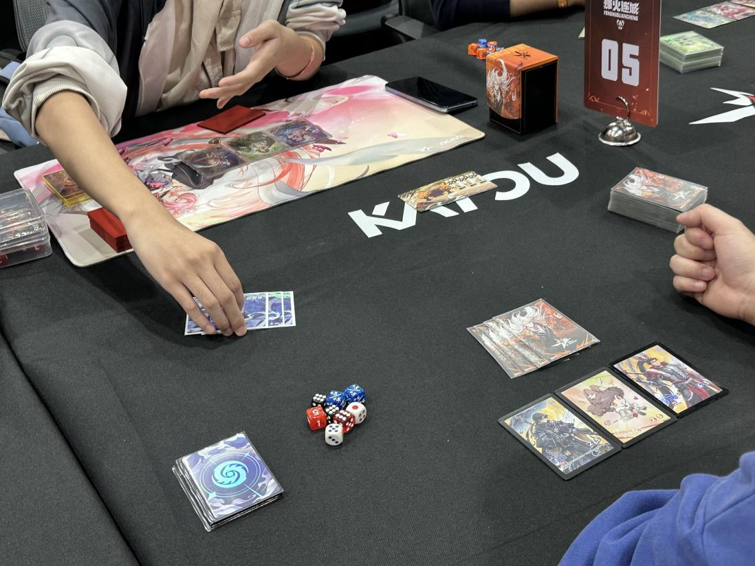 ：既是竞技场也是“藏品投资”瓦力游戏试玩成年人的卡牌狂欢(图4)